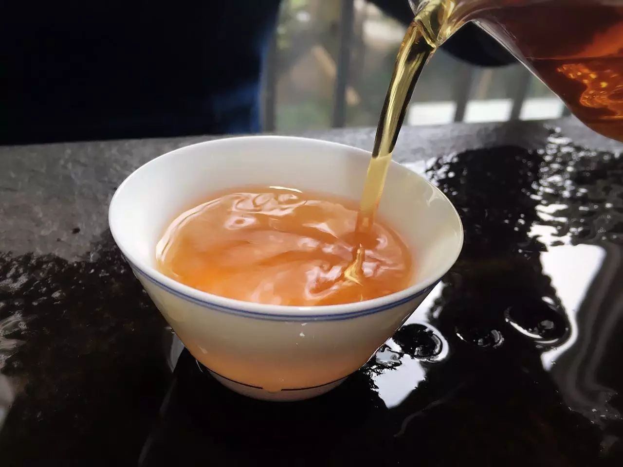 岩茶的茶汤为什么有不一样的颜色?