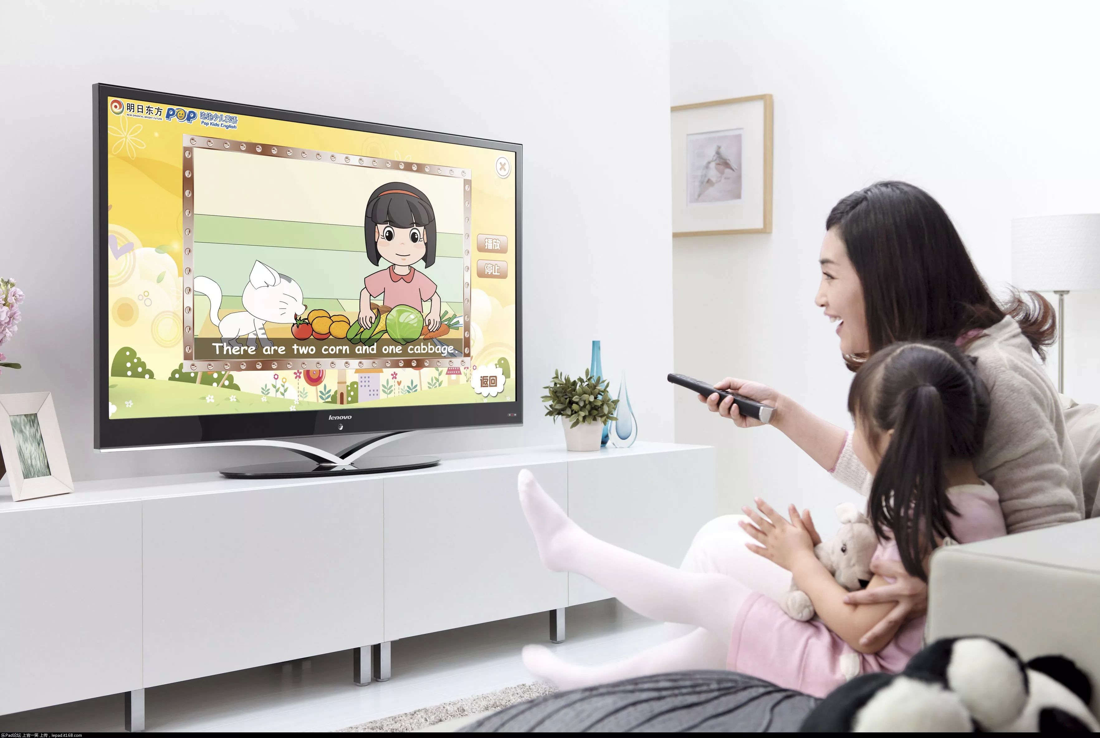 最强科普:晚间看电视到底开灯还是关灯好? 【采灯网