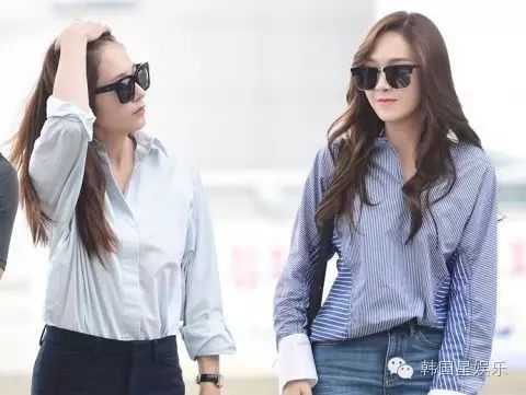 郑氏姐妹同出国 Jessica、Krystal化机场为伸展台