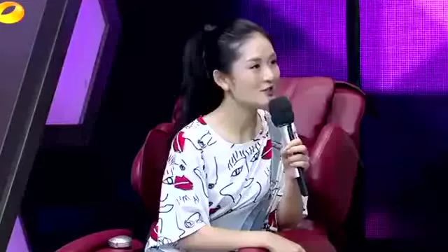 陈赫KTV唱歌霸占俩话筒,谢娜演唱《九妹》,真是两活宝,搞笑