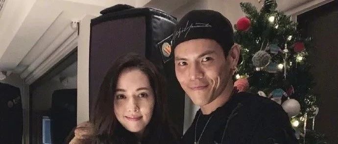 郭碧婷新恋情曝光,与向佐甜蜜牵手出行,这么说女方是被掰直了?