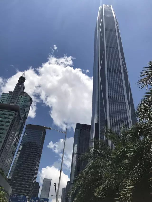 目前深圳新房二手房成交均价分别