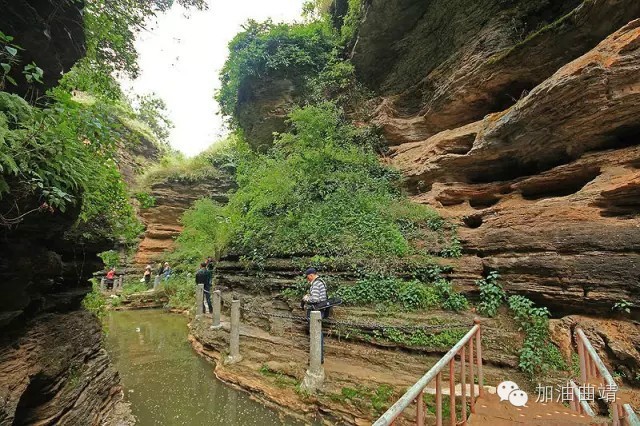 马过河镇凤龙湾景区位于马过河镇西部,景区一条宽广悠长的马过河大河