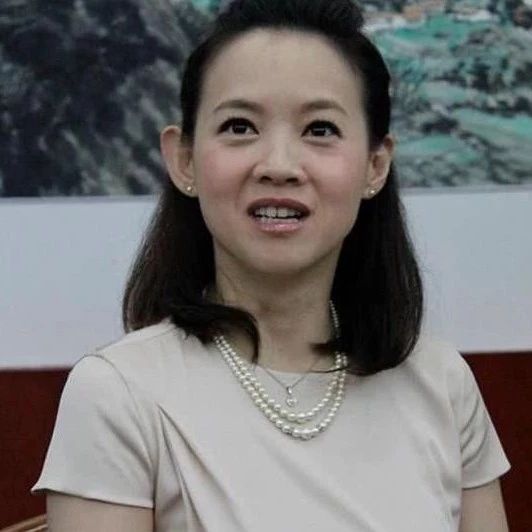 同样是45岁未婚,当李若彤遇上曾宝仪,网友:颜值差了八条街!