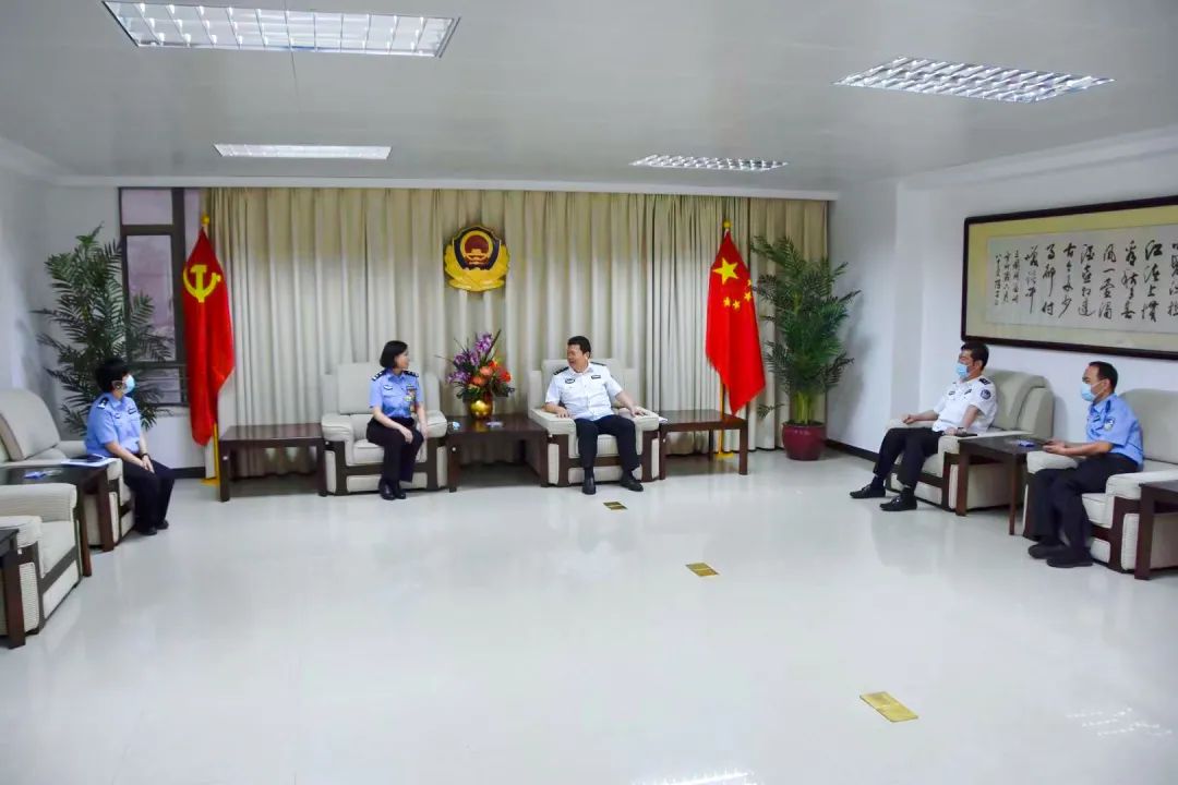 政务公开>工作动态> 此前,在李小燕同志自汕赴京前夕,申勇强,蔡锦荣