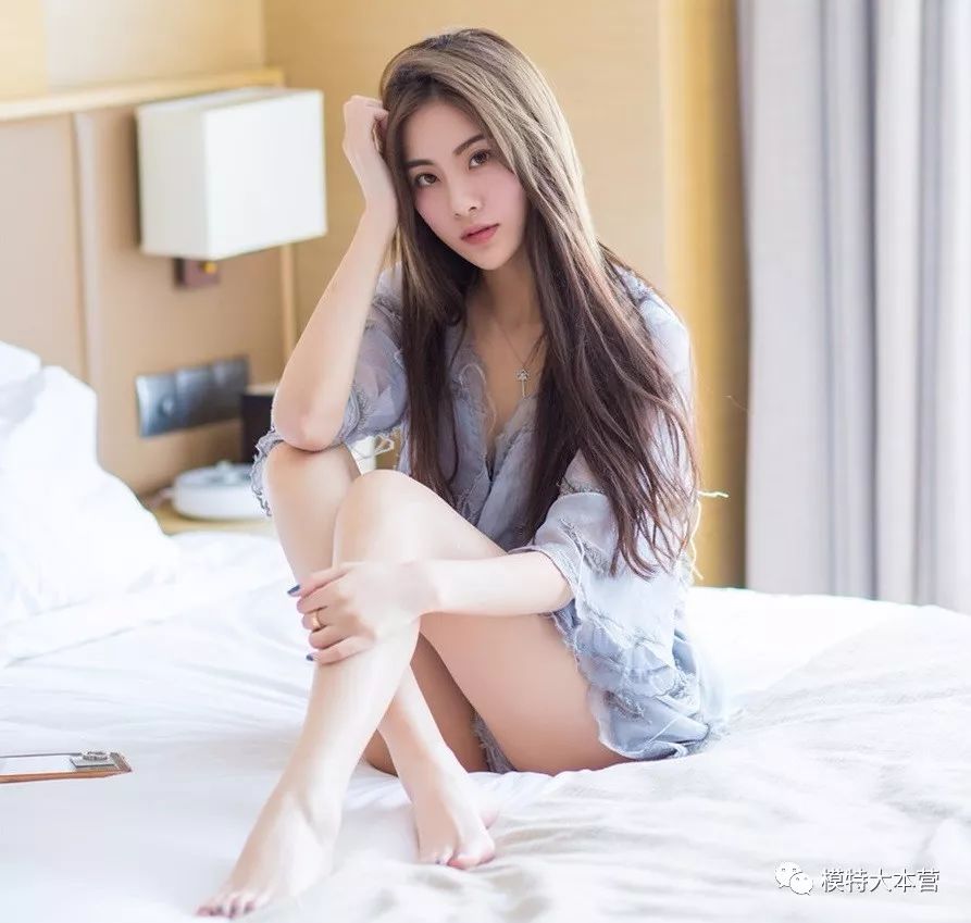 模特秀 | 90后美女菲儿大秀长腿性感写真