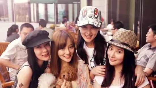 李小璐出事儿后,她的闺蜜团都做了些什么呢