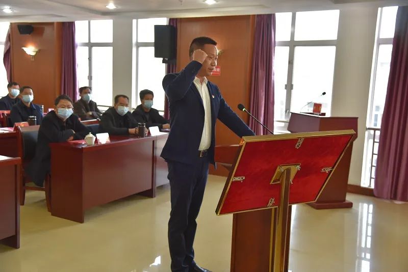 经投票表决,决定任命黄少波为县人民政府副县长.