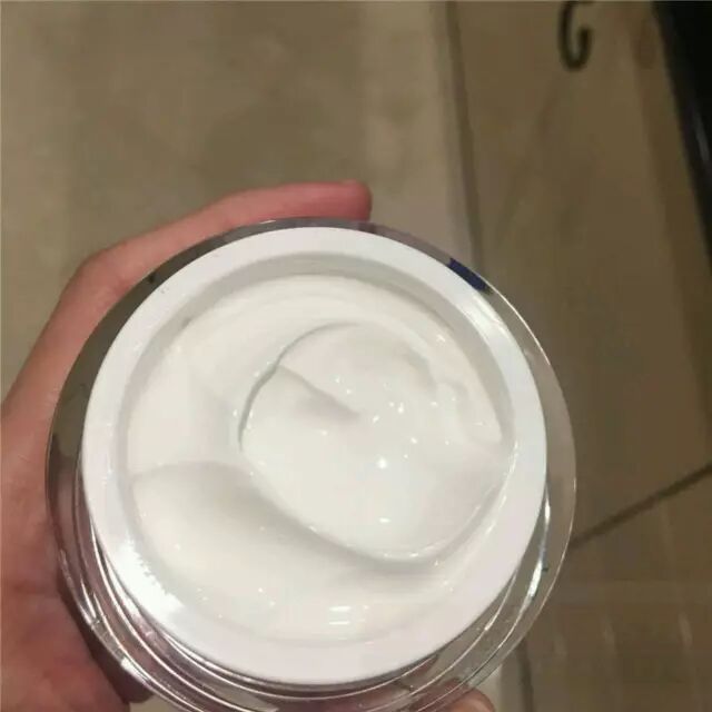 素颜霜对皮肤伤害大吗_素颜霜对皮肤有刺激吗_素颜霜皮肤伤害大不大