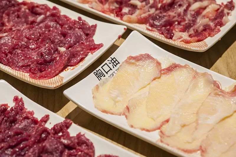 03|胸 口 朥láo(取自大而肥壮的牛,胸口的一撮油)