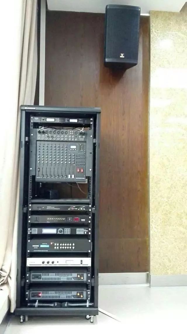 (铅山行政中心会议室机柜)