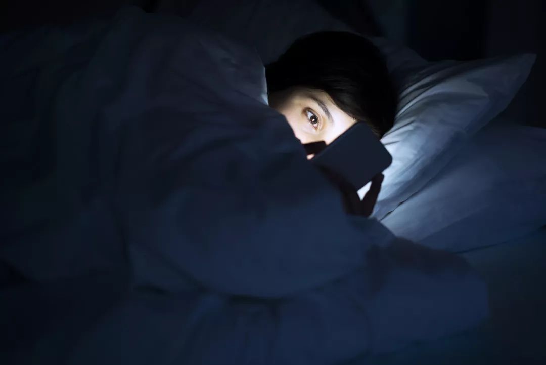 所有人都在等天黑,偷出熬夜的时光做自己