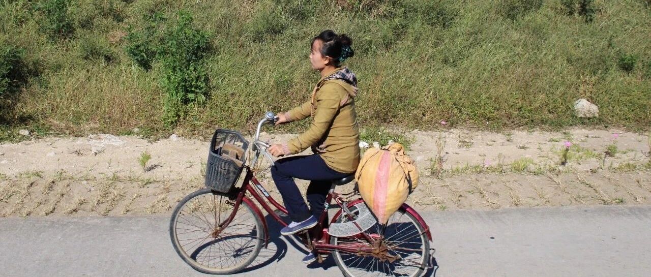 朝鲜探亲(59)在朝鲜人的婚宴上大口吃肉大口喝酒