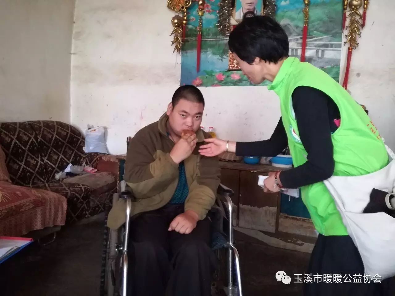 洛河乡,双龙1组,拔某某,男,20岁,智障患者,靠父母照顾.
