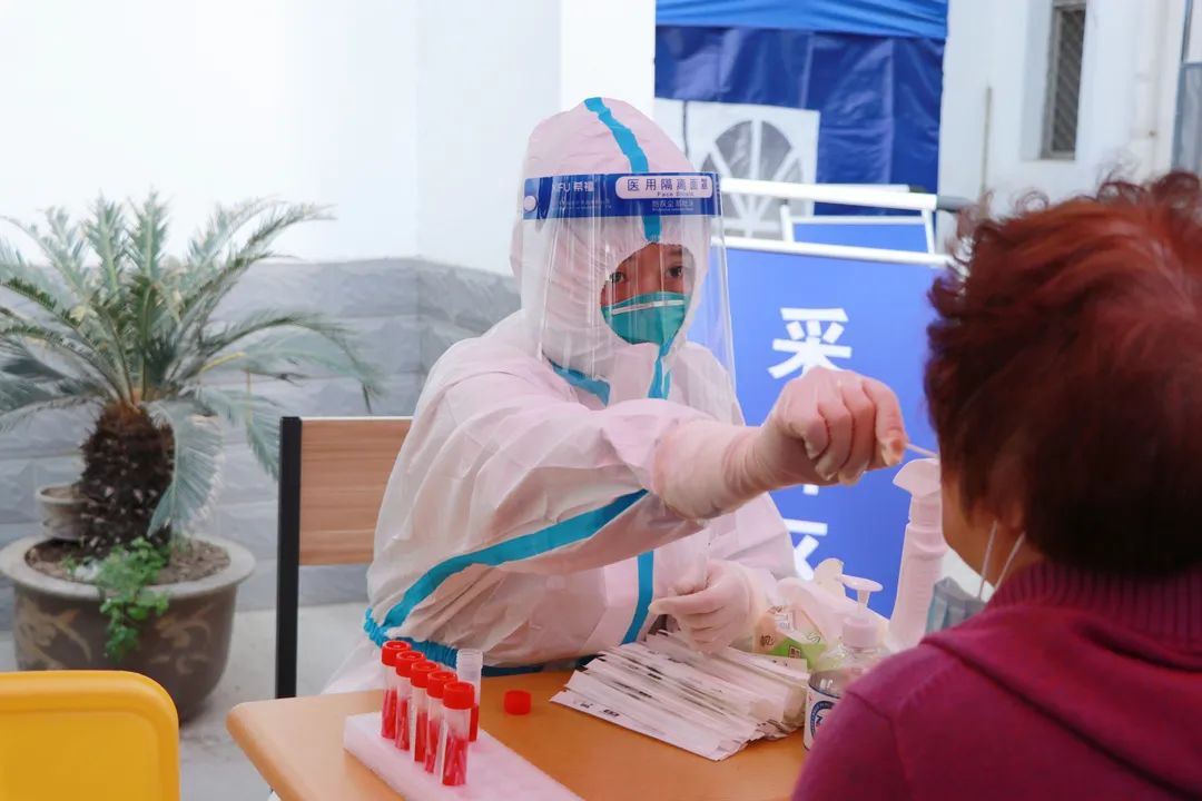 高效有序打卡集贴汶河街道开展新一轮全员核酸检测