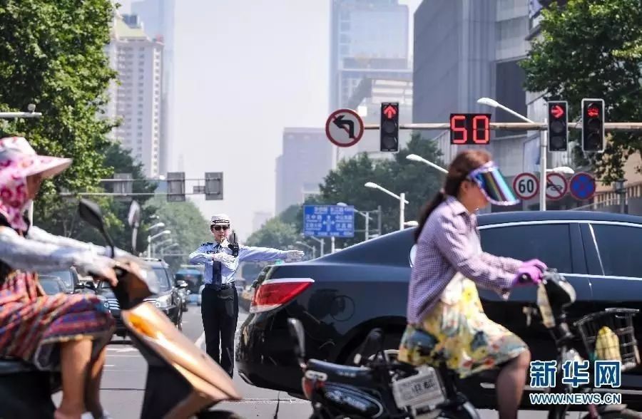 电动车:早高峰上演速度与激情
