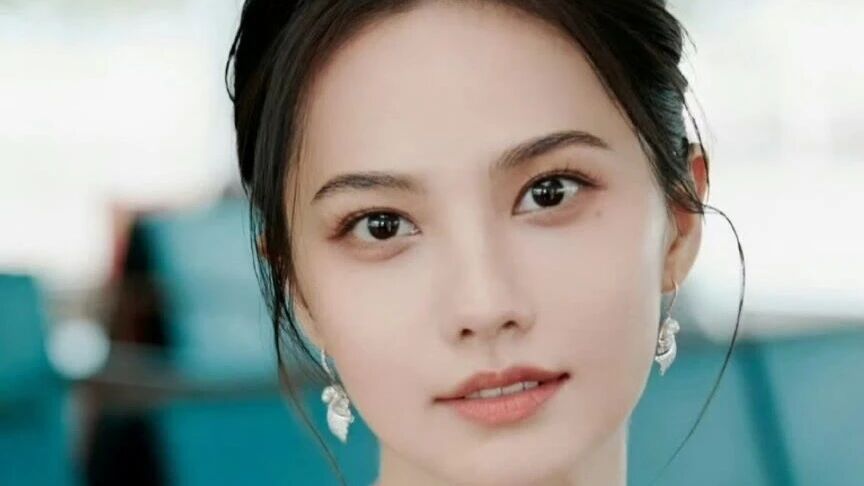 姜佩瑶惊艳写真照