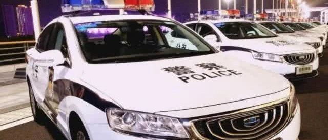 厉害了！中国警车换新衣，告别大众和丰田，新车亮相后，众人竖起大拇指