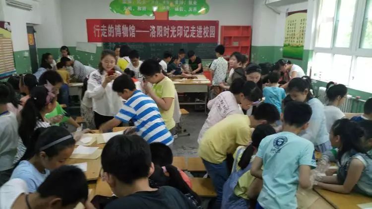 洛陽畫冊印刷_企業(yè)畫冊印刷_鄭州畫冊印刷