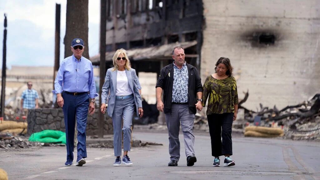 拜登视察夏威夷灾情并发表演讲，称“国家与你们同在”！