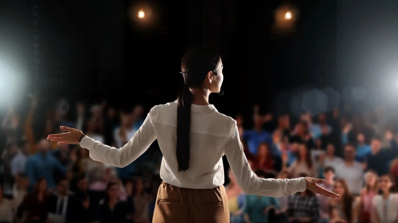 公众演讲紧张，总是忘词怎么办？斯坦福演讲专家教你轻松应对…