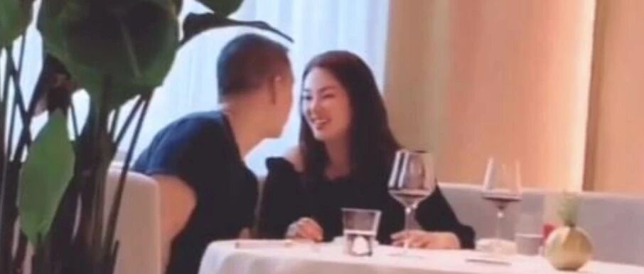 张雨绮与绯闻男友空降新加坡,“未来婆婆”来头大