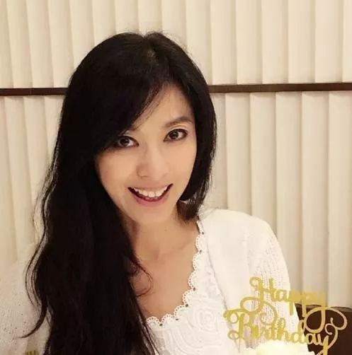 她是俏过翁美玲的黄蓉,苦守患癌恋人,如今61岁未婚仍娇俏似少女!