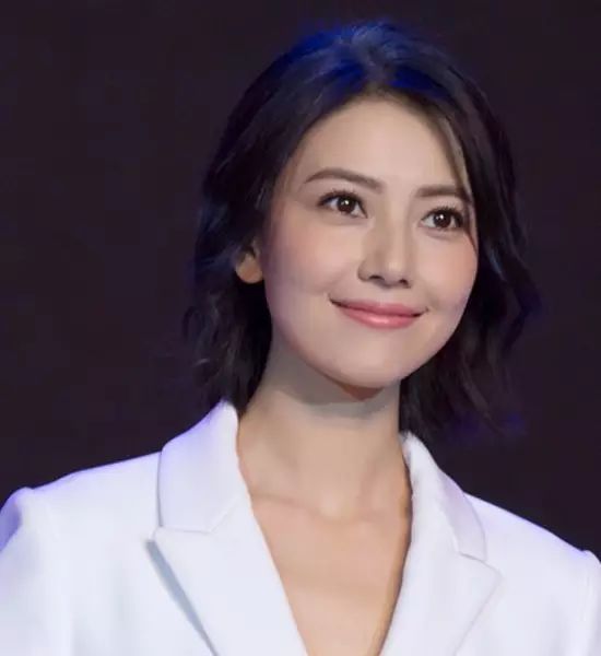 完全看不出了高圆圆已经35 了 ▼