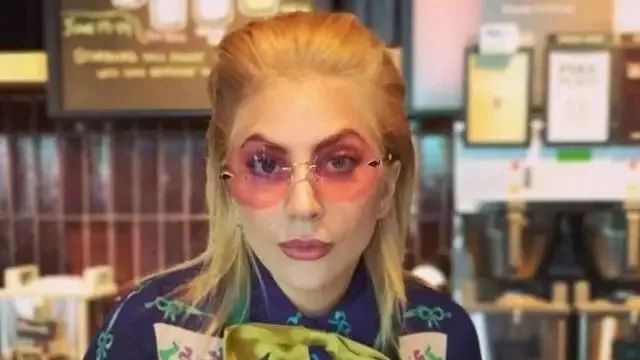Lady Gaga 星巴克卖咖啡,还被投诉!还是回去当歌手吧