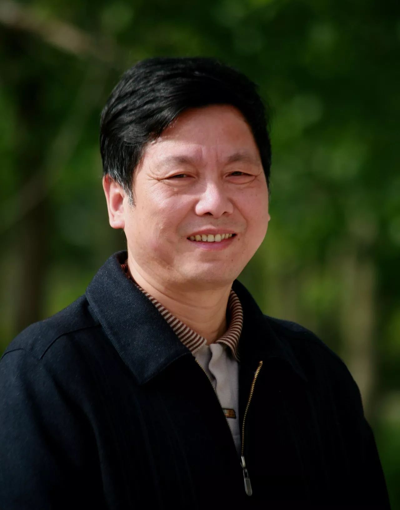 华杉:本名华少彬,湖北省作家协会会员,曾获第六届湖北文学奖提名奖