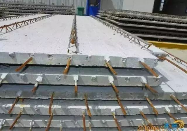 其中预应力楼板能有效发挥高强度材料作用,可减小截面,节省钢材