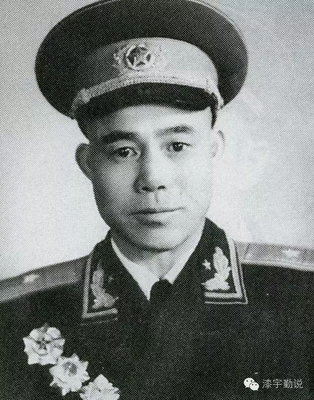 胡登高(1914—1991),萍乡市莲花县人,曾任第33文化速成中学政治部副