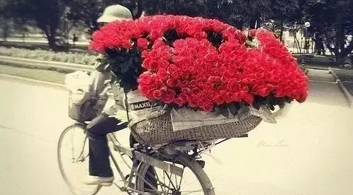 情人节,我男朋友订了三束玫瑰花