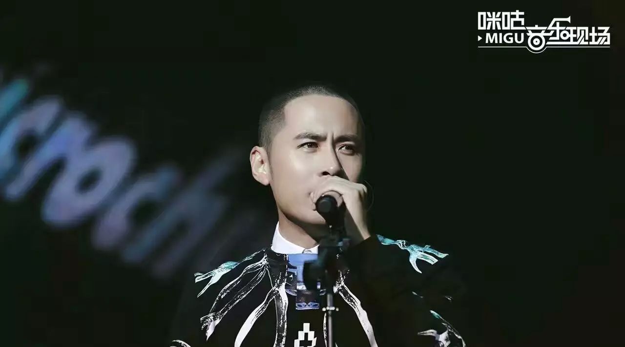 黄征绵阳热力开唱 点燃秋日音乐激情