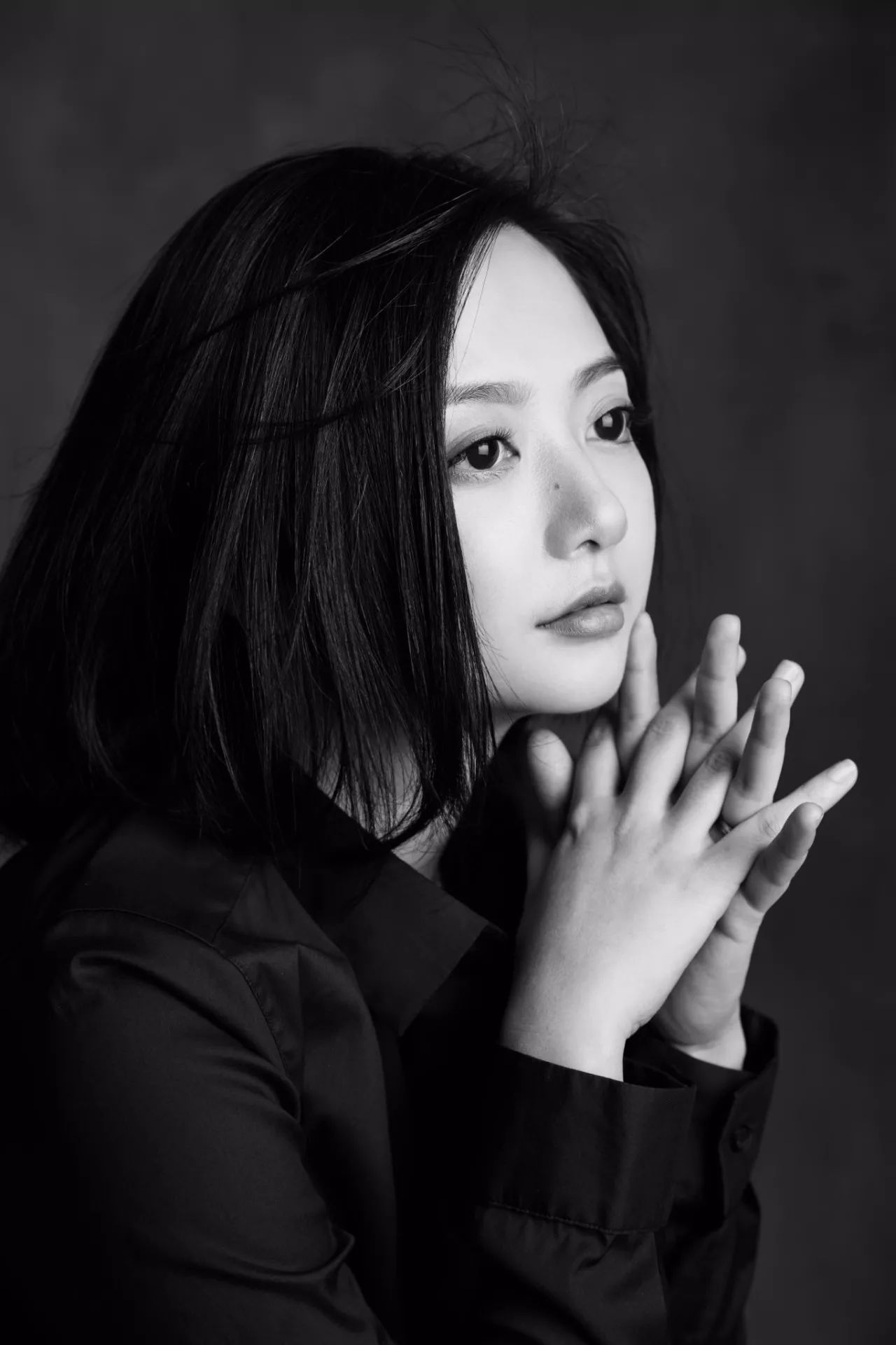周莹  