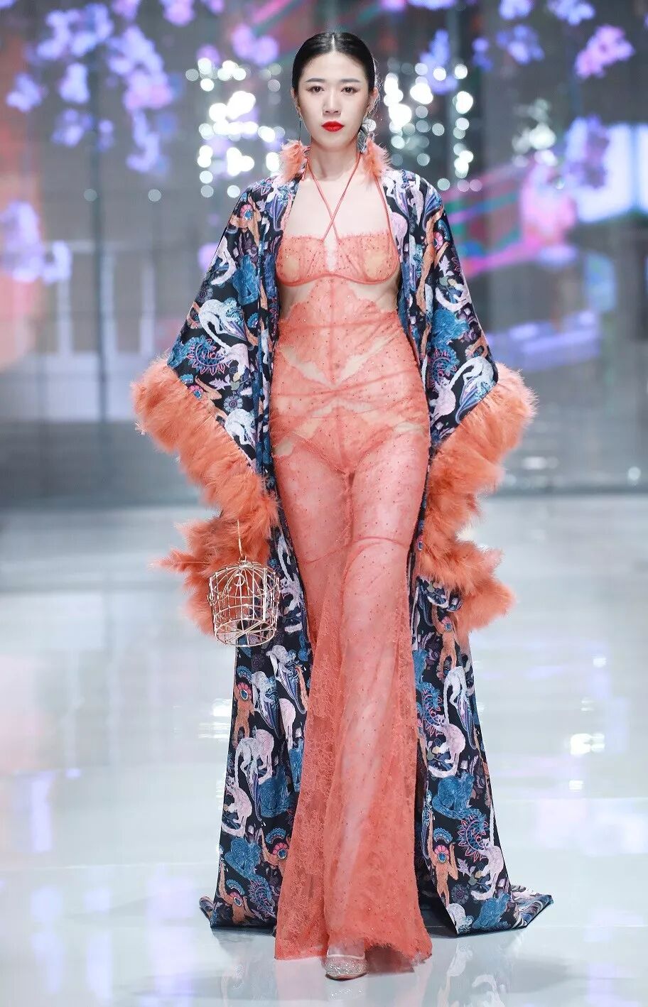 现场| 安莉芳诠释高明的性感,潮流趋势秀点燃深圳内衣