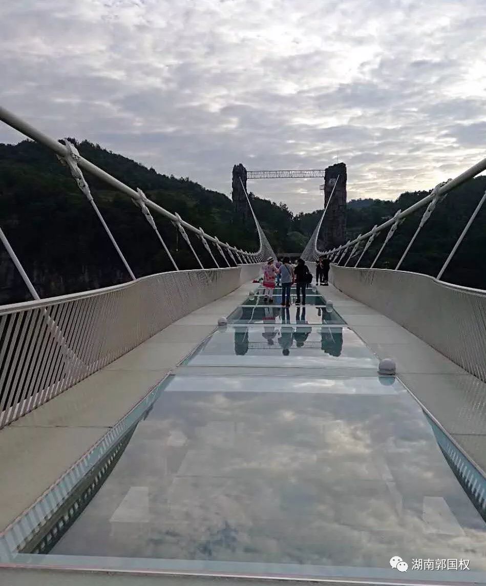 涟源龙山森林公园建设湖南第一座5d玻璃桥,暑假你约吗