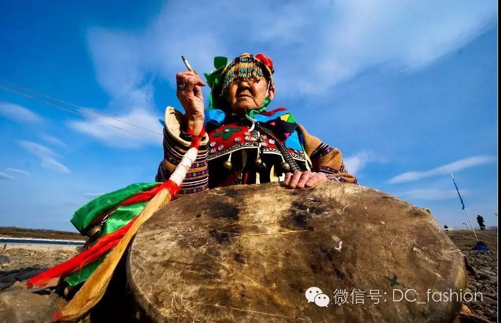 探究,等 萨满教巫师即跳神之人的专称,也被理解为这些氏族中萨满之神