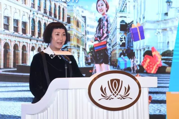 第七届澳门购物节筹备委员会主席萧婉仪小姐发表演讲