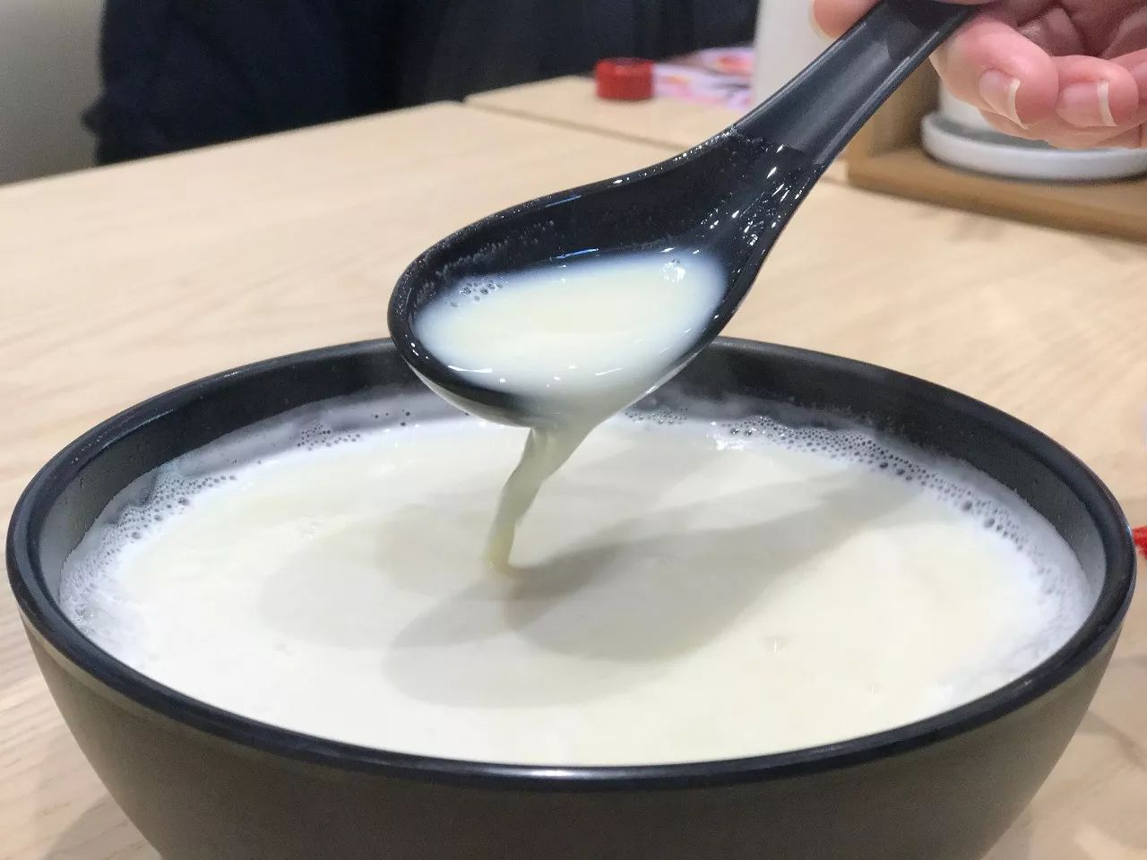 1碗豆浆 1碗牛肉粉丝汤 1份饺子……就这么简单,饱得我晕晕的