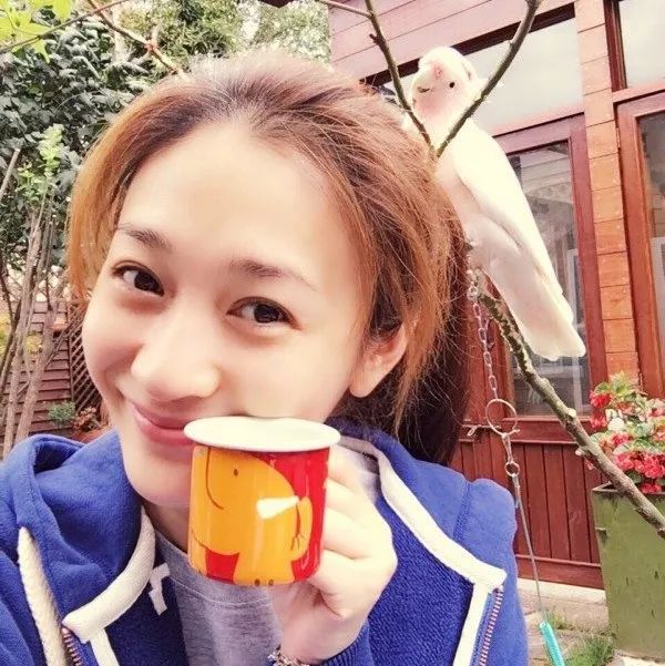 李小璐事件害惨了她?曾两度流产,被渣男纠缠,如今42岁貌美秒杀18岁少女!