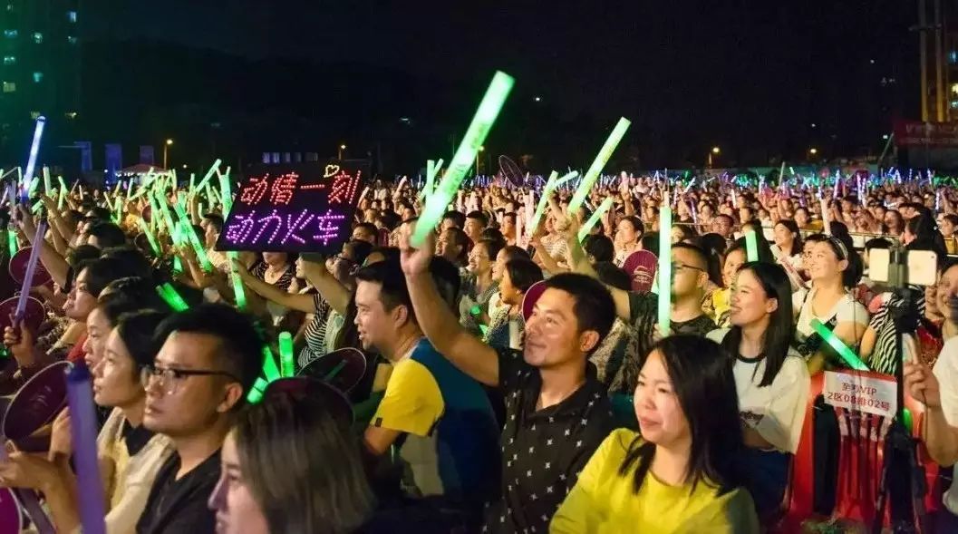 10万人围观的这场演唱会,我们用高清大图和现场视频记录下来了!