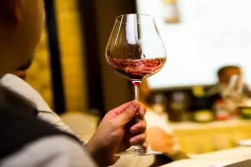 圖解 | 一瓶葡萄酒到底是怎么釀造出來(lái)的? 圖解 | 一瓶葡萄酒到底是怎么釀造出來(lái)的?