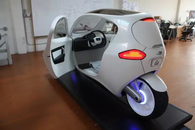 苹果Lit Motors C-1: 全球第一辆只有两轮并永远撞不到的电动车