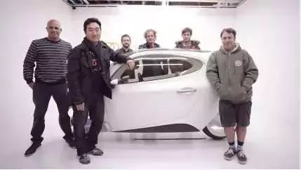 苹果Lit Motors C-1: 全球第一辆只有两轮并永远撞不到的电动车
