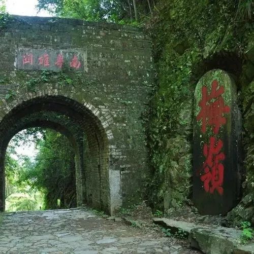 特别推荐 | 湿冷模式让你瑟瑟发抖?看完这些红色旅游经典景区保你热血沸腾!