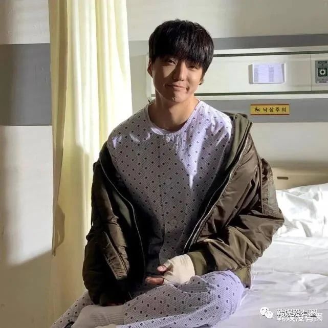 Winner姜昇润确诊后晒“病号服”,网友:为什么去医院?