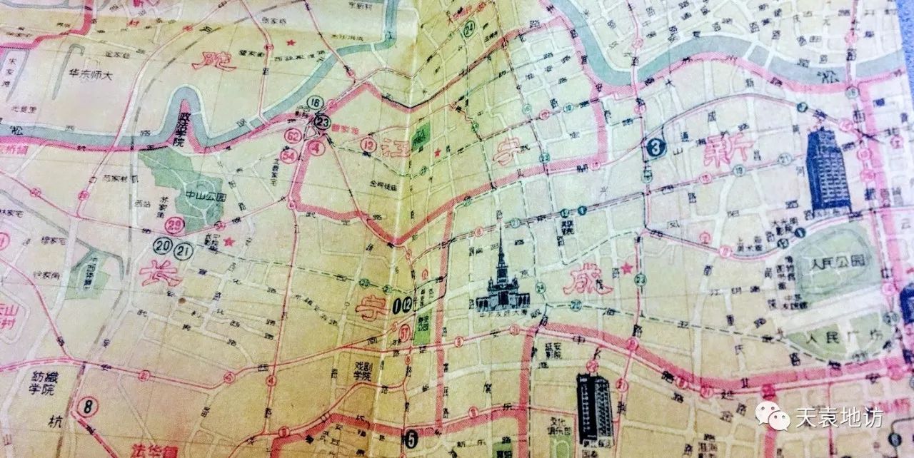 1956年的上海地图上,没有静安区,1956年长宁和新成两区将静安区"瓜分"