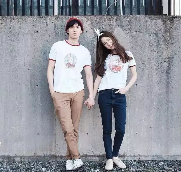 总体来说有男生环抱女生,女生环抱男生以及举高高.具体图例如下▼