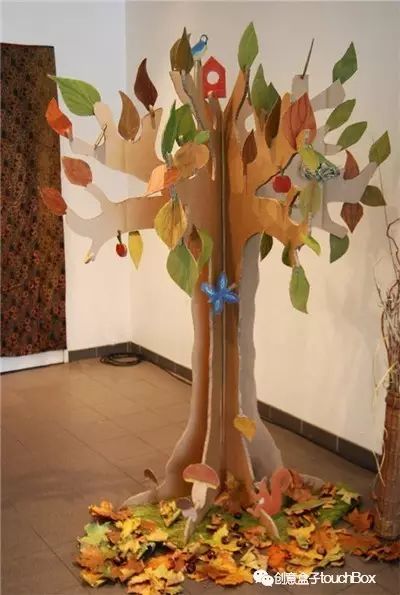 儿童房装饰这样一棵纸板大树,让枝头栖息几只可爱的小鸟.